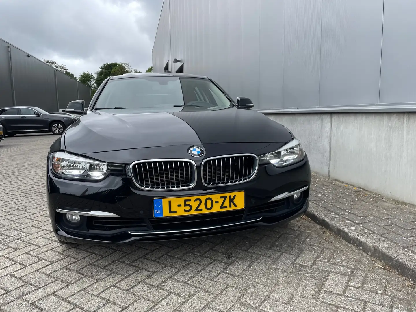 BMW 318 3-serie Touring 318i Luxury / Leder / Panorama Dak Nero - 2