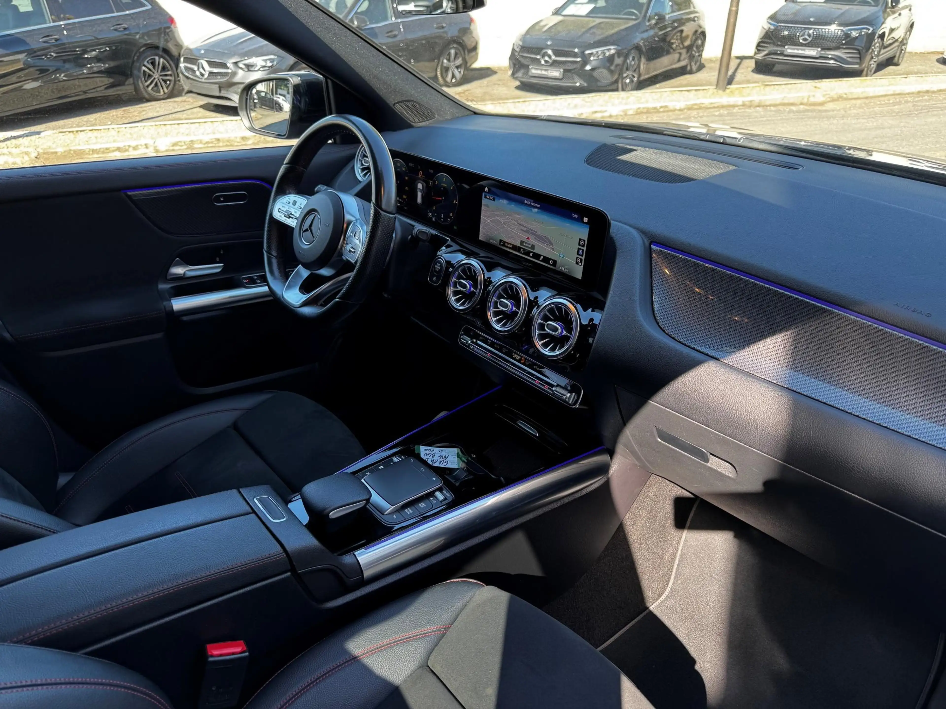 Mercedes-Benz GLA 180 d AMG Line - Pack Night - Attelage — photo 12