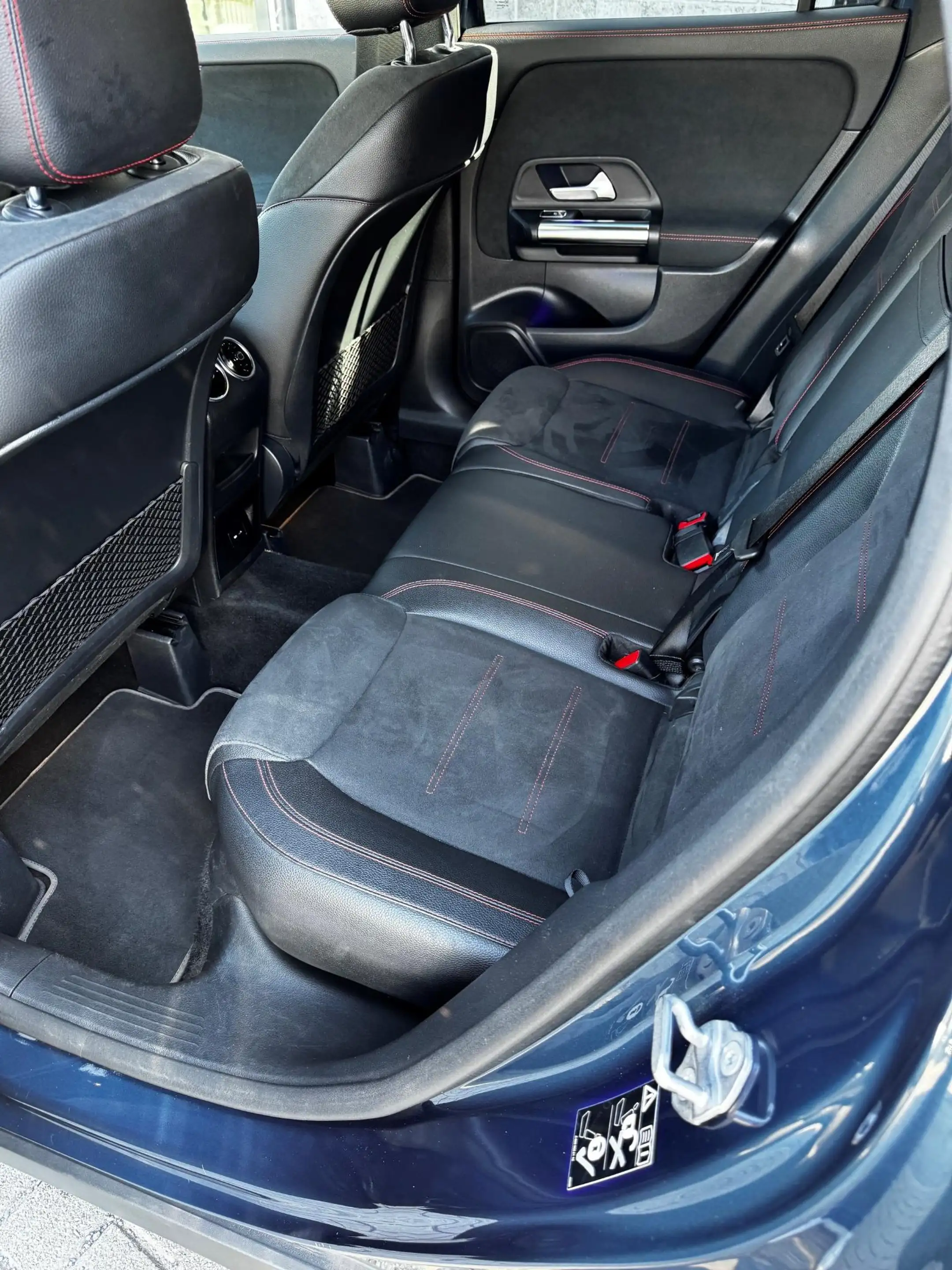 Mercedes-Benz GLA 180 d AMG Line - Pack Night - Attelage — photo 11