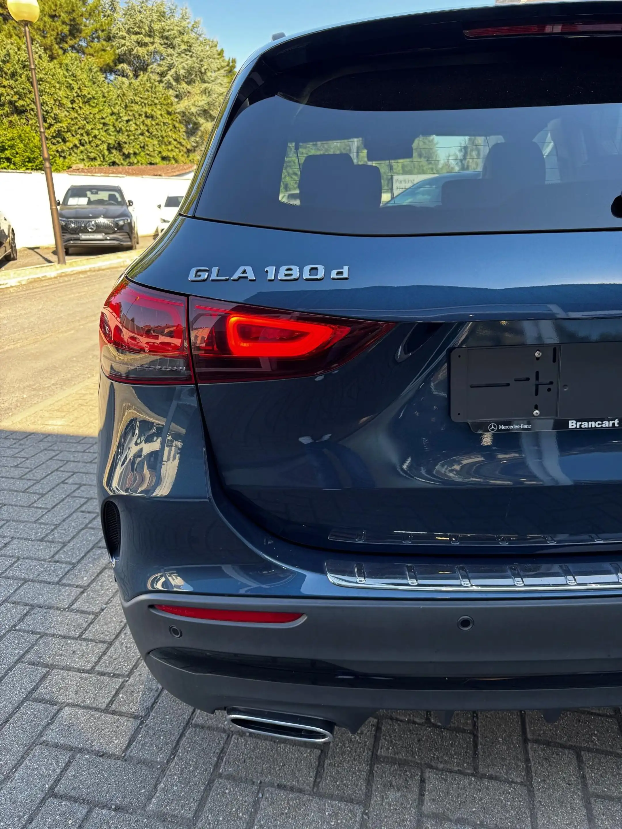 Mercedes-Benz GLA 180 d AMG Line - Pack Night - Attelage — photo 5
