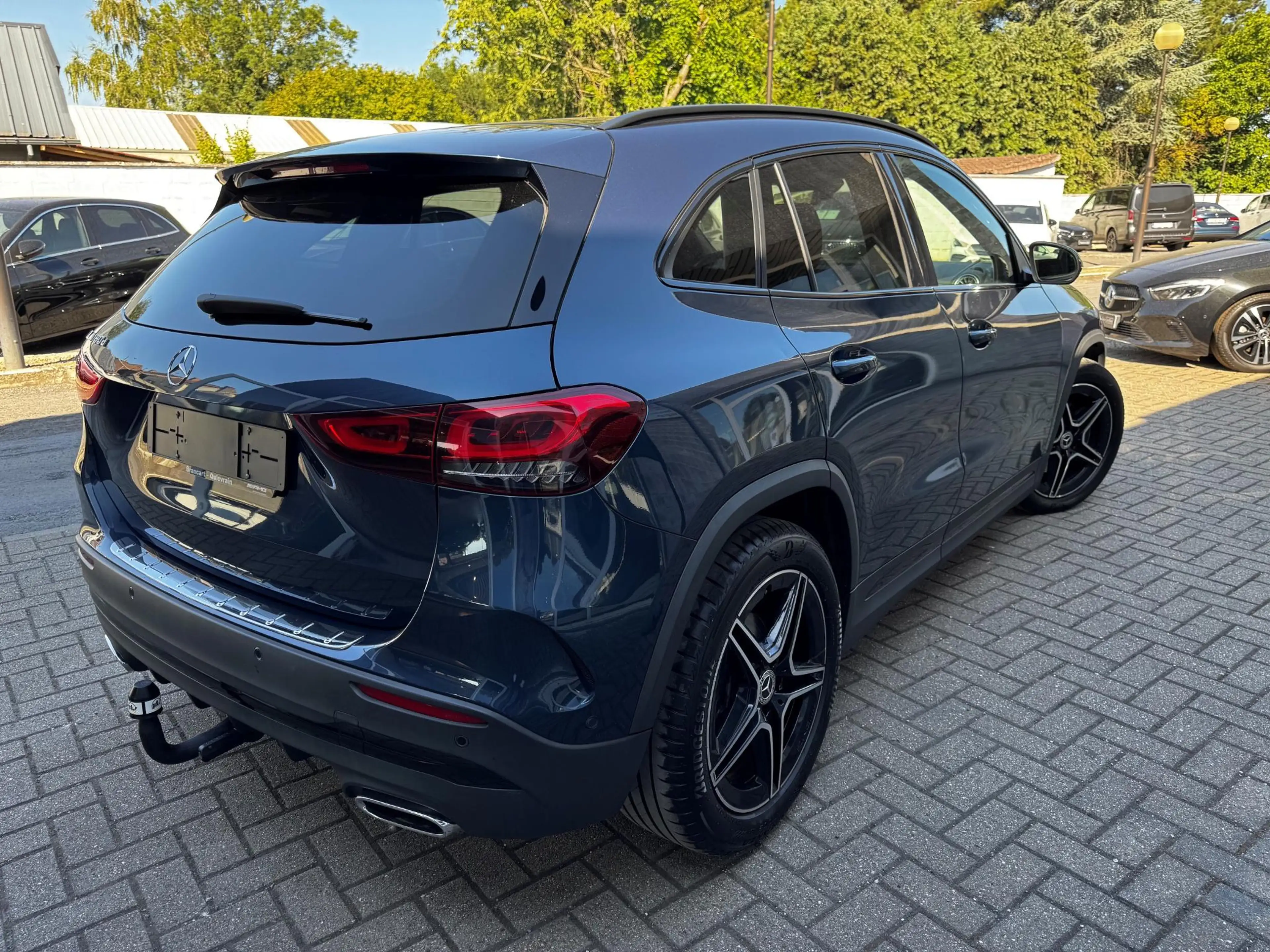 Mercedes-Benz GLA 180 d AMG Line - Pack Night - Attelage — photo 3