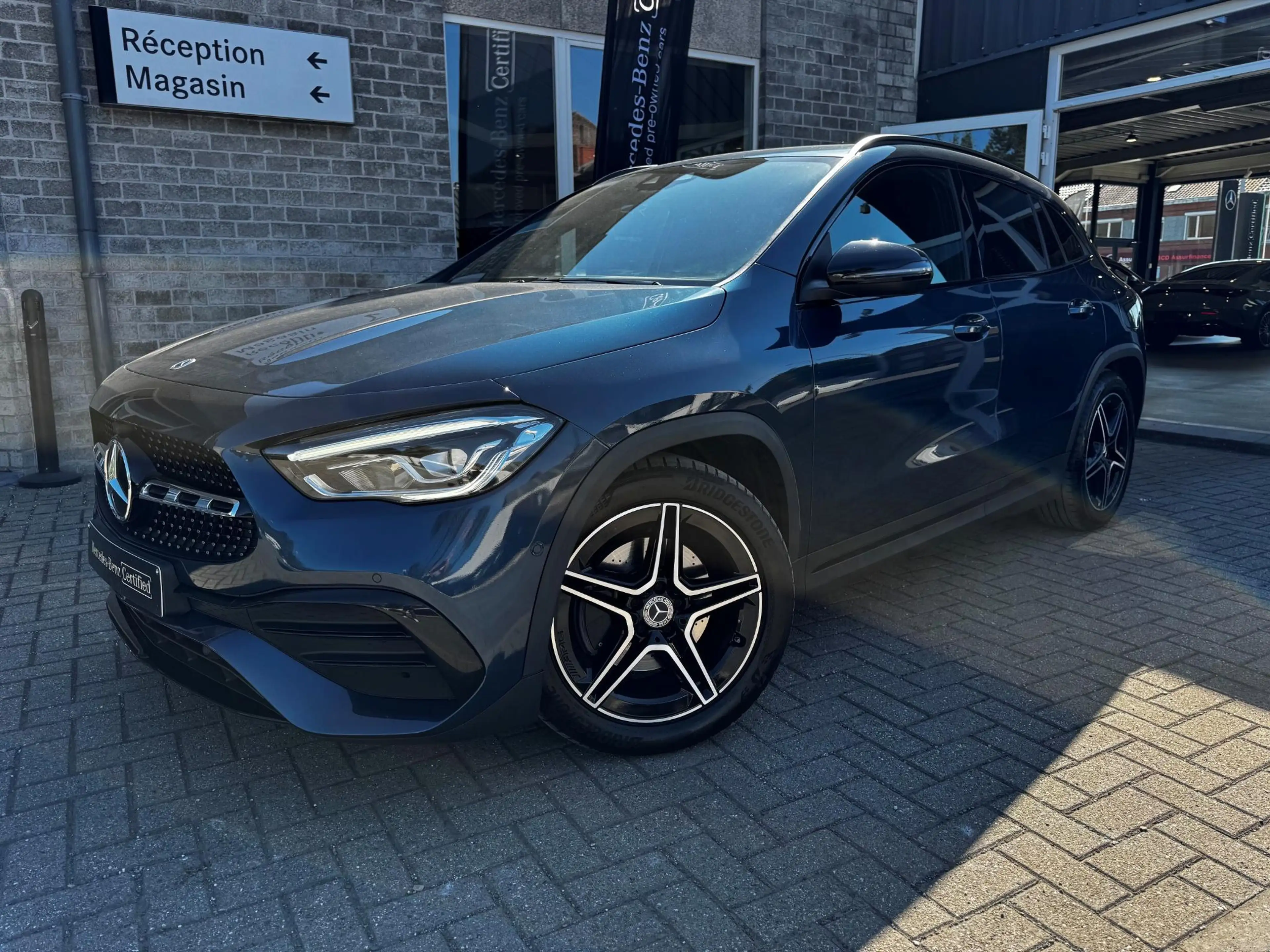 Mercedes-Benz GLA 180 d AMG Line - Pack Night - Attelage — photo 2