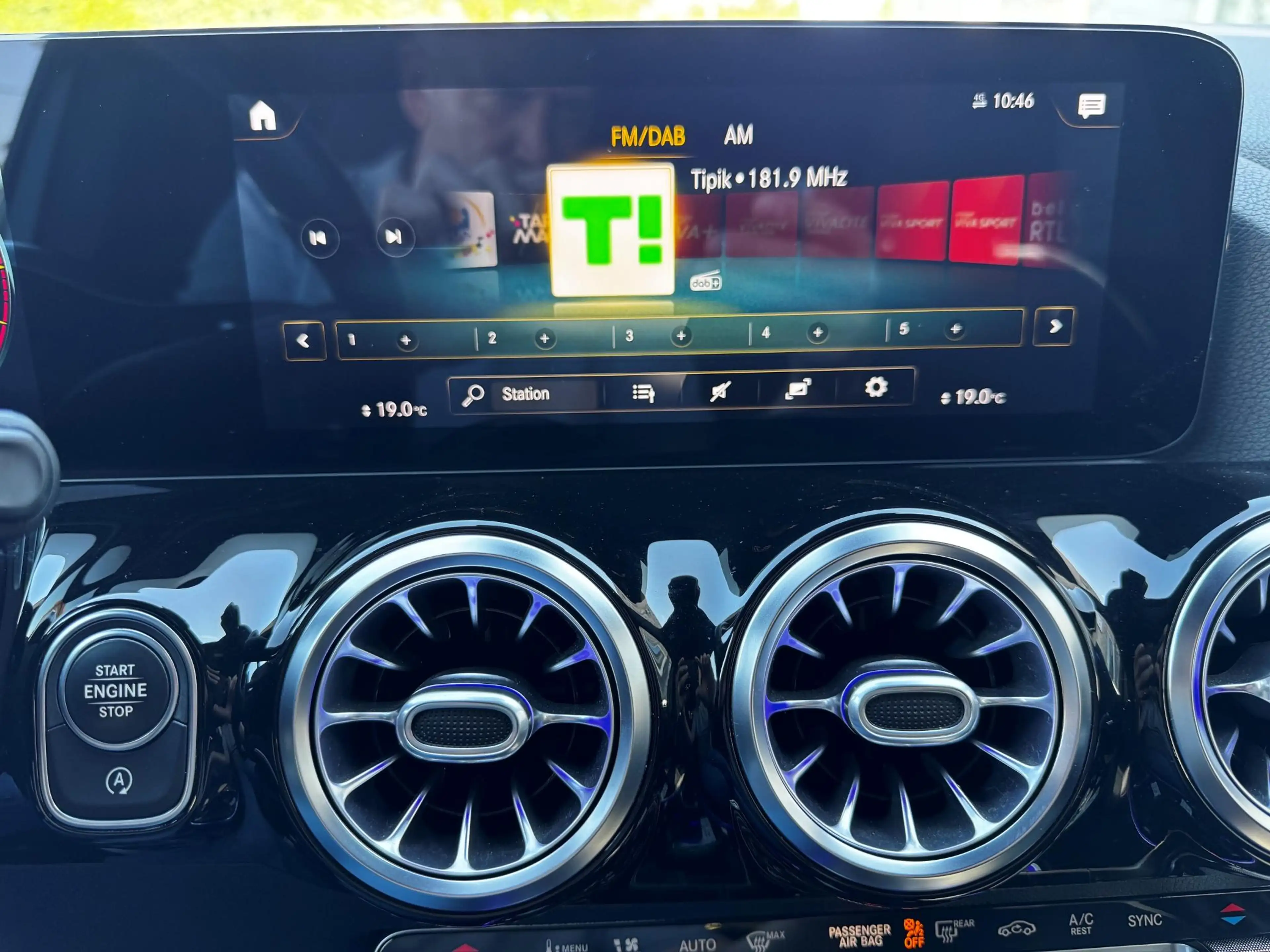 Mercedes-Benz GLA 180 d AMG Line - Pack Night - Attelage — photo 17