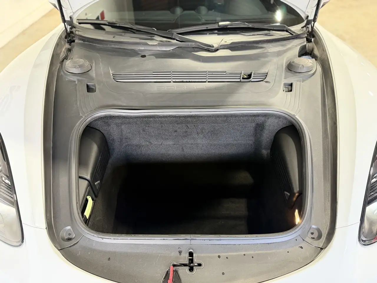 Porsche 718 Boxster снимка Porsche 718 Boxster