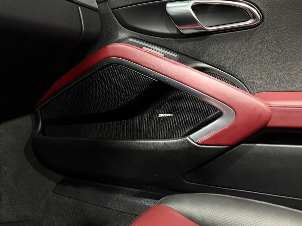Porsche 718 Boxster снимка Porsche 718 Boxster