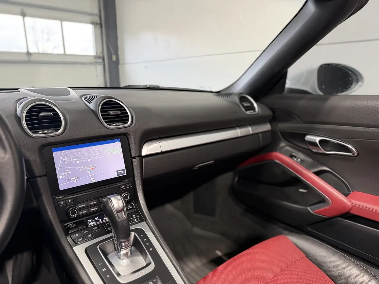 Porsche 718 Boxster снимка Porsche 718 Boxster