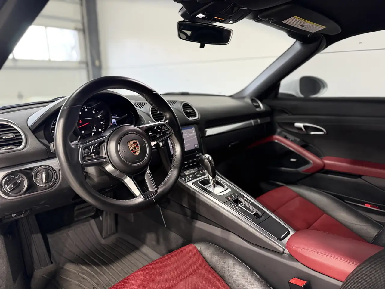 Porsche 718 Boxster снимка Porsche 718 Boxster