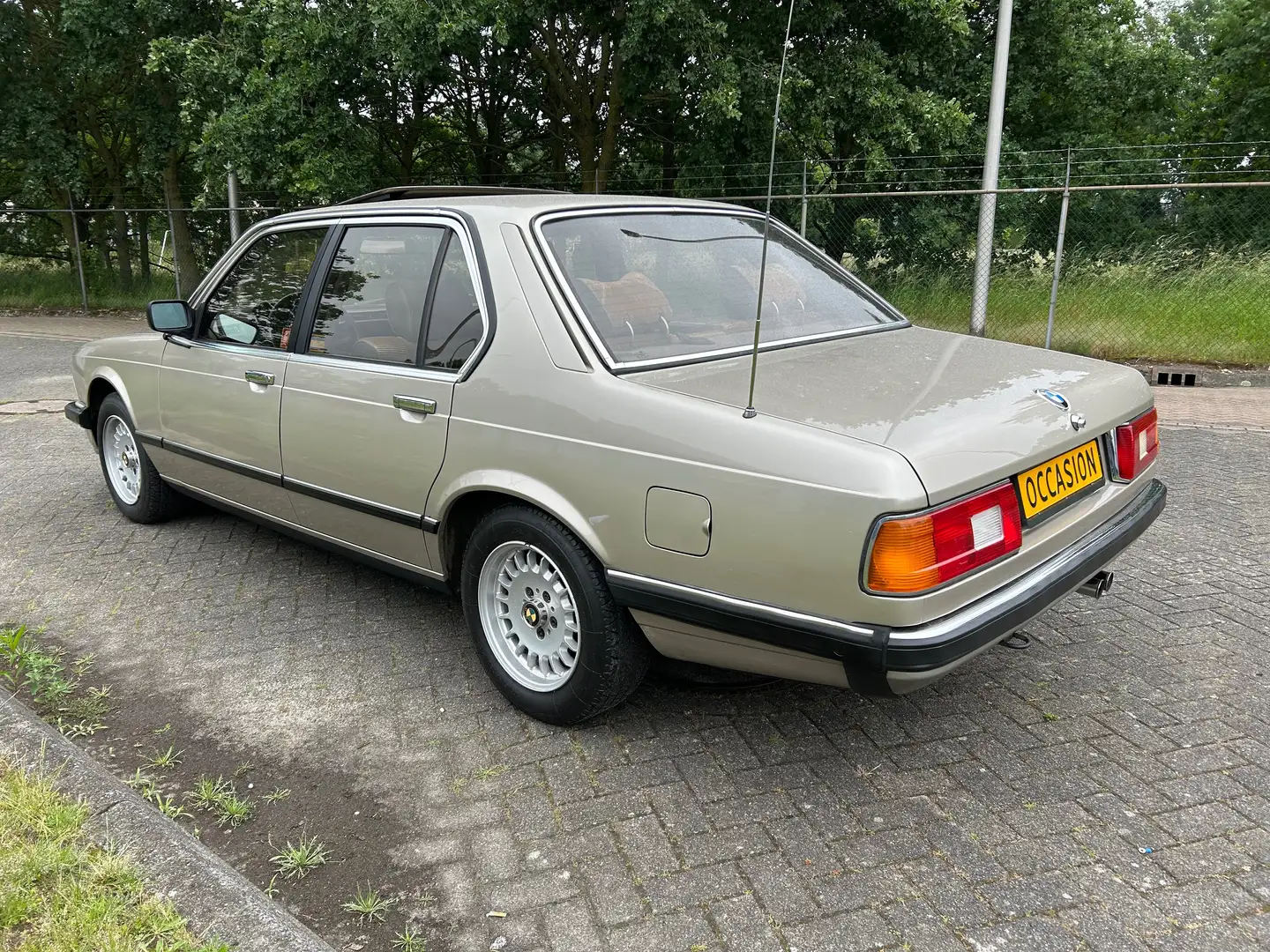 BMW 732 E23 Beige - 2