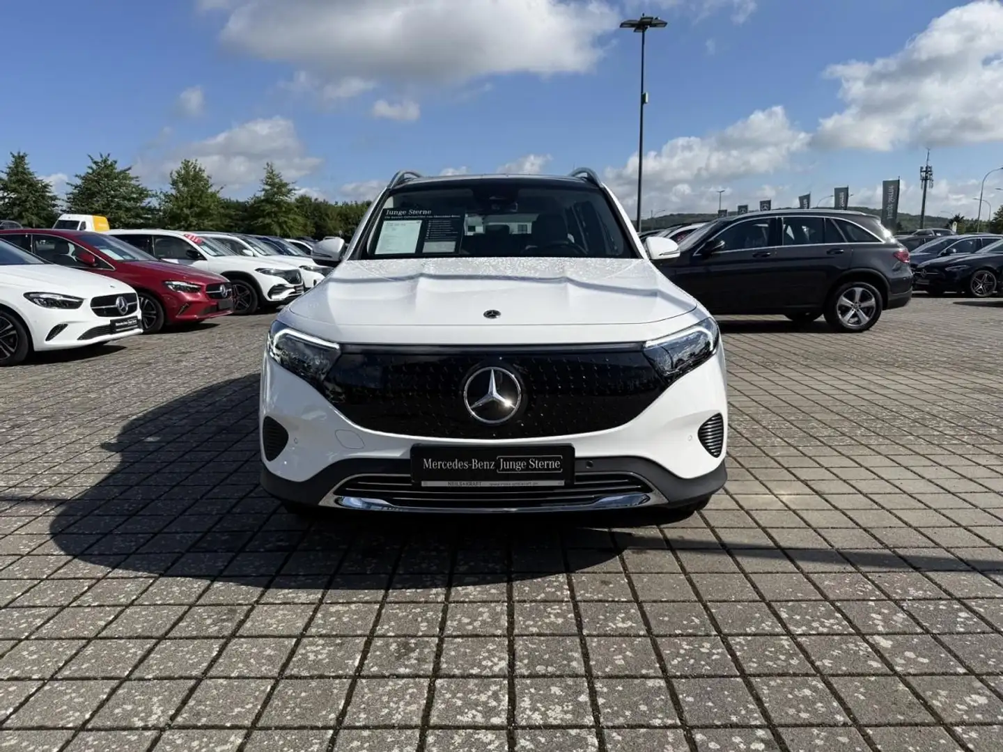 Mercedes-Benz EQB 300 4M PROGRESSIVE+FAHRASSIST+PANO+WINTERPAK Weiß - 2