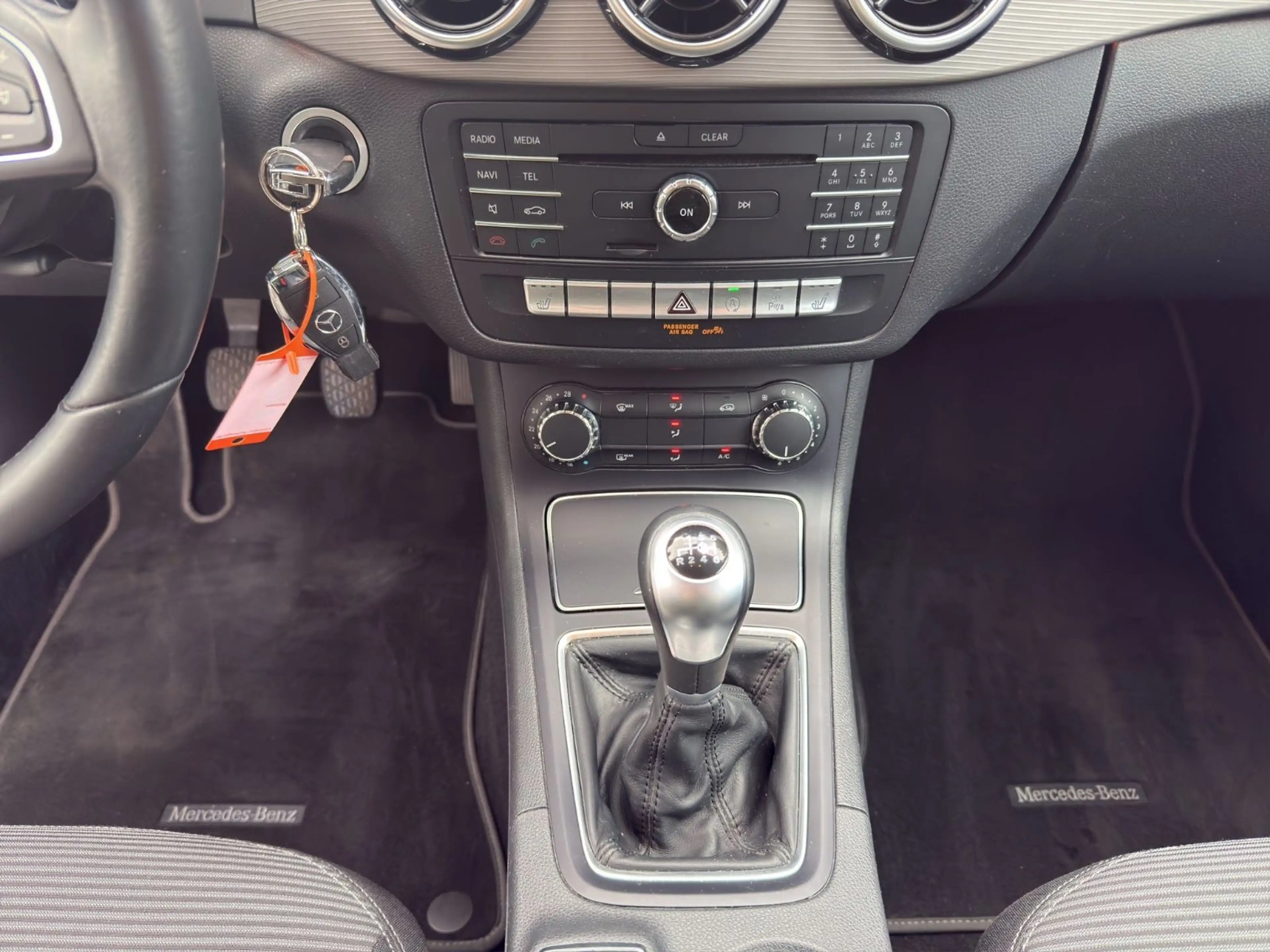 Mercedes-Benz B 180 Style*SCHECKHEFT*AHK*LED*PDC*SHZ*3. HAND* — photo 13