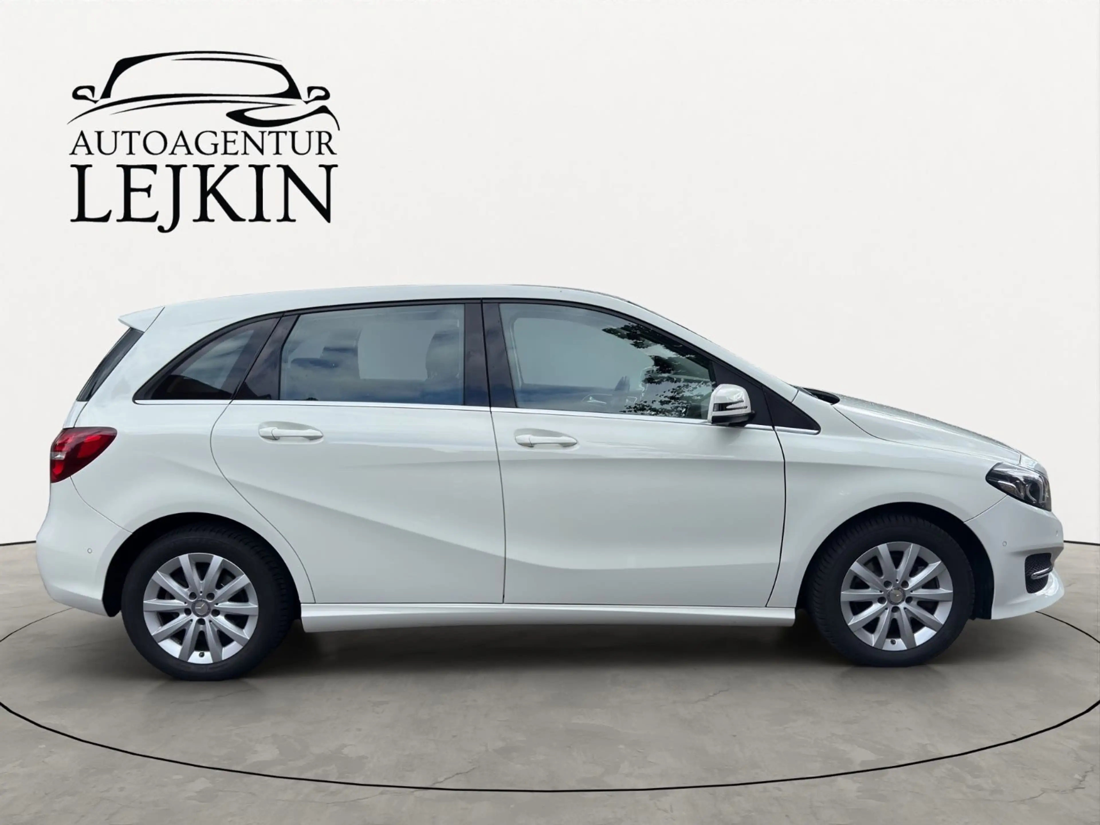 Mercedes-Benz B 180 Style*SCHECKHEFT*AHK*LED*PDC*SHZ*3. HAND* — photo 6