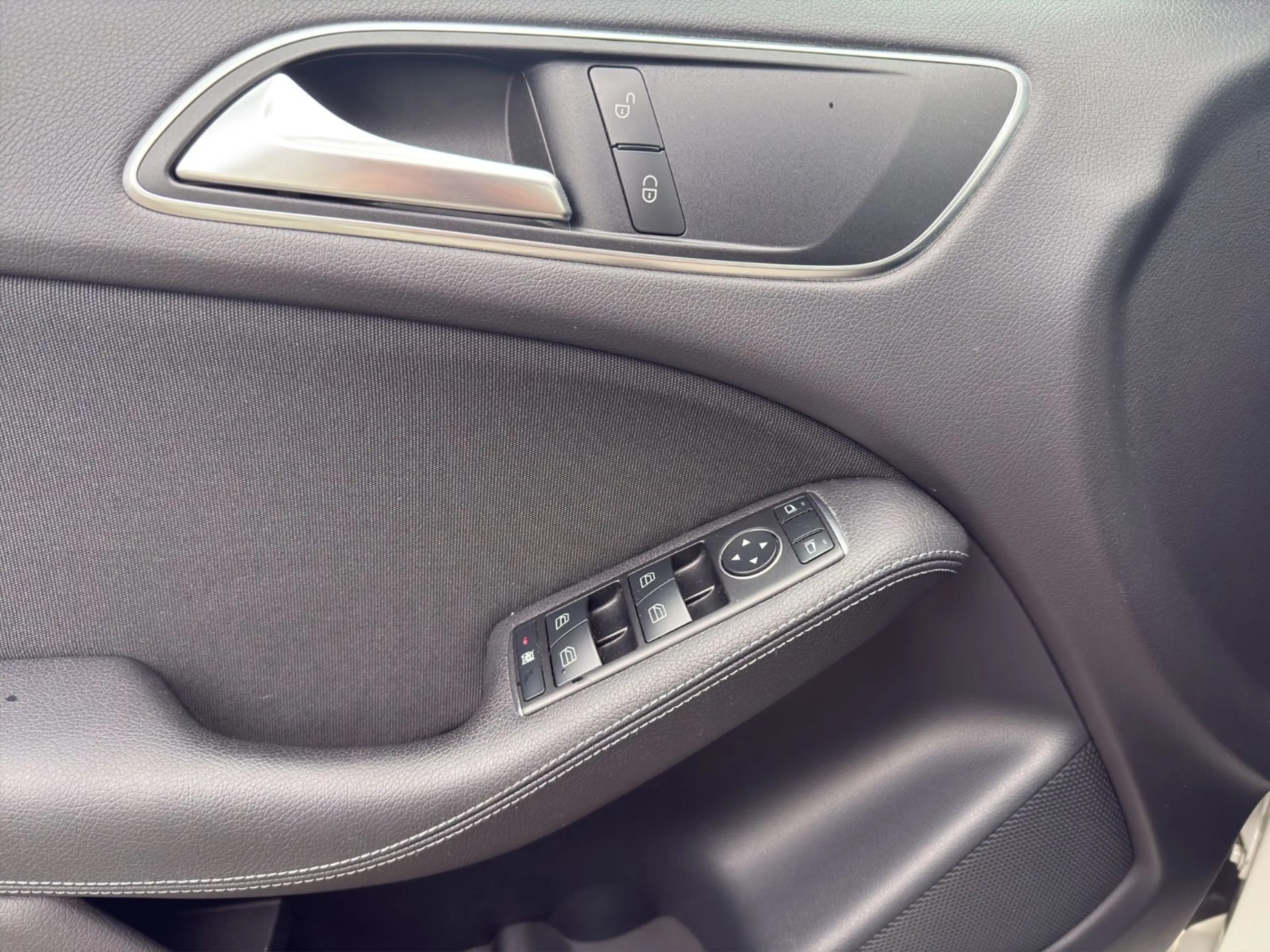 Mercedes-Benz B 180 Style*SCHECKHEFT*AHK*LED*PDC*SHZ*3. HAND* — photo 15