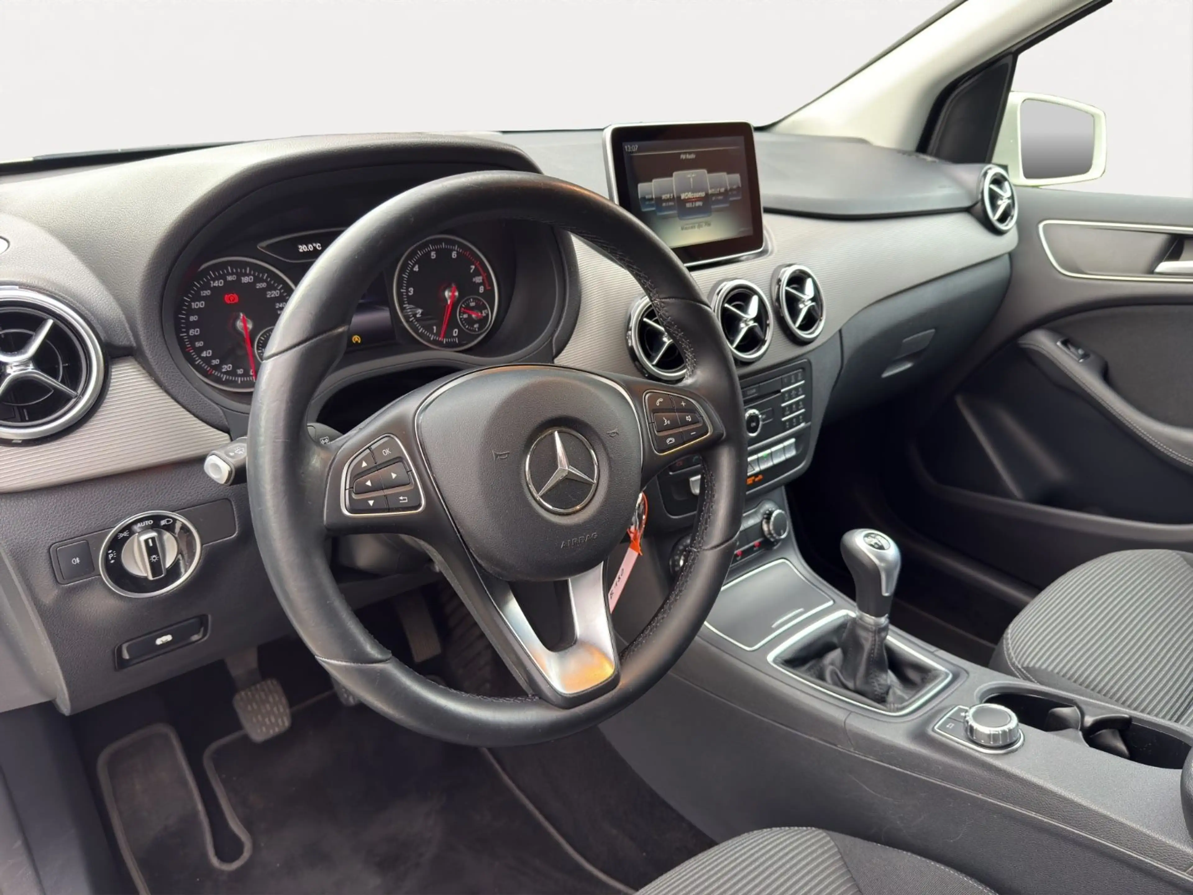 Mercedes-Benz B 180 Style*SCHECKHEFT*AHK*LED*PDC*SHZ*3. HAND* — photo 10