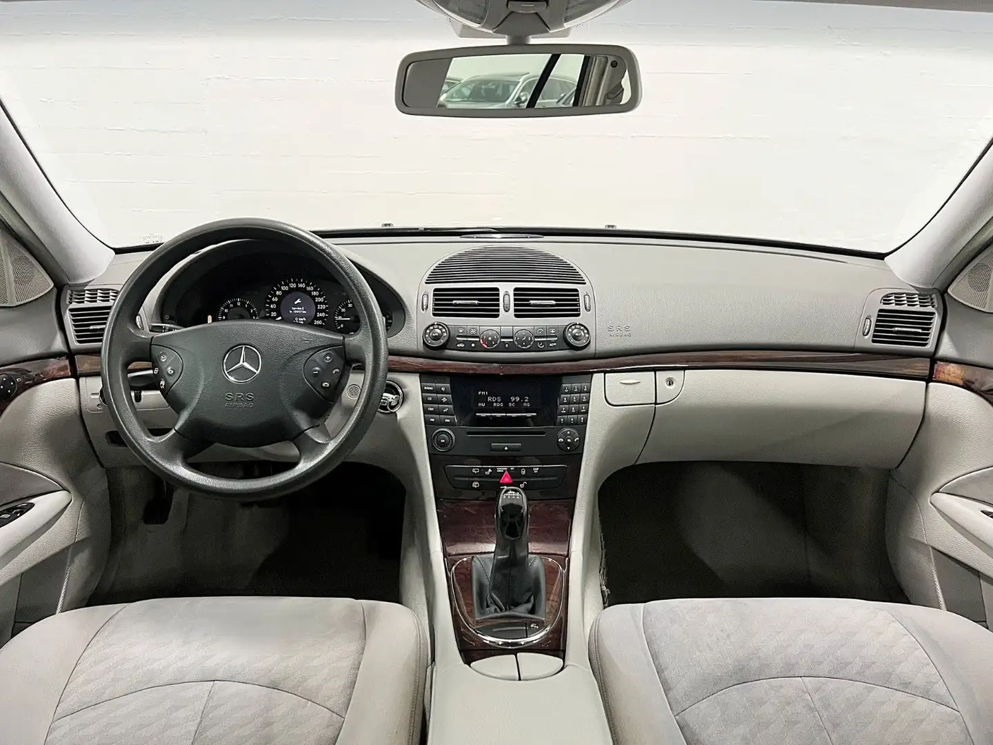 Mercedes-Benz E 200 T KOMPRESSOR*ANHÄNGERKUPPLUNG* Schwarz - 2