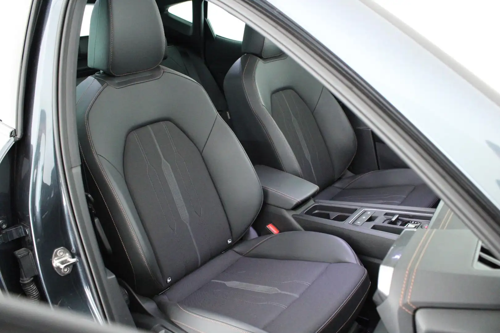 CUPRA Formentor 1.4 204pk e-Hybrid Business Panoramadak Keyless Vi Grijs - 2