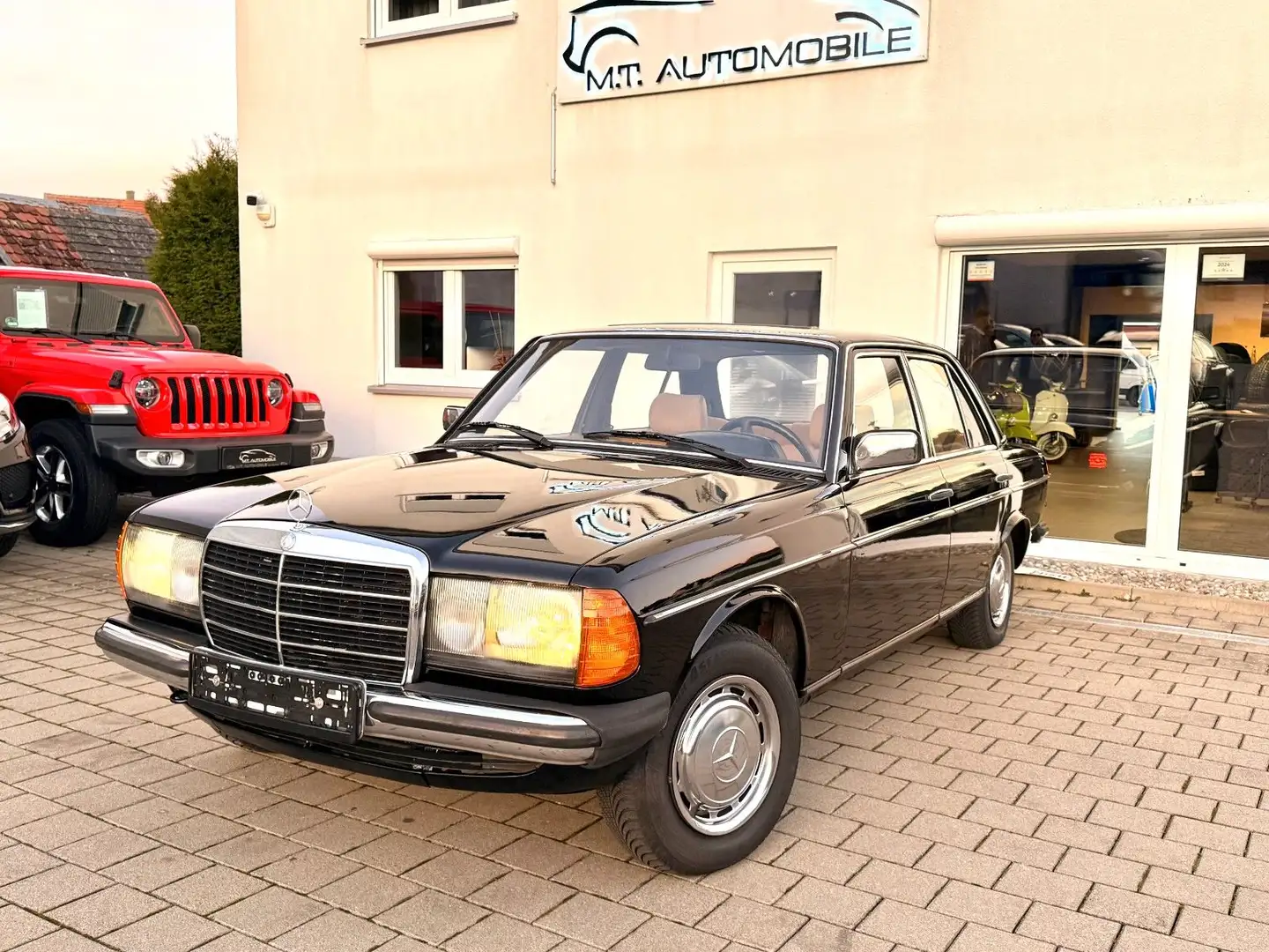 Mercedes-Benz 200 *W123*SCHALTER* Schwarz - 1