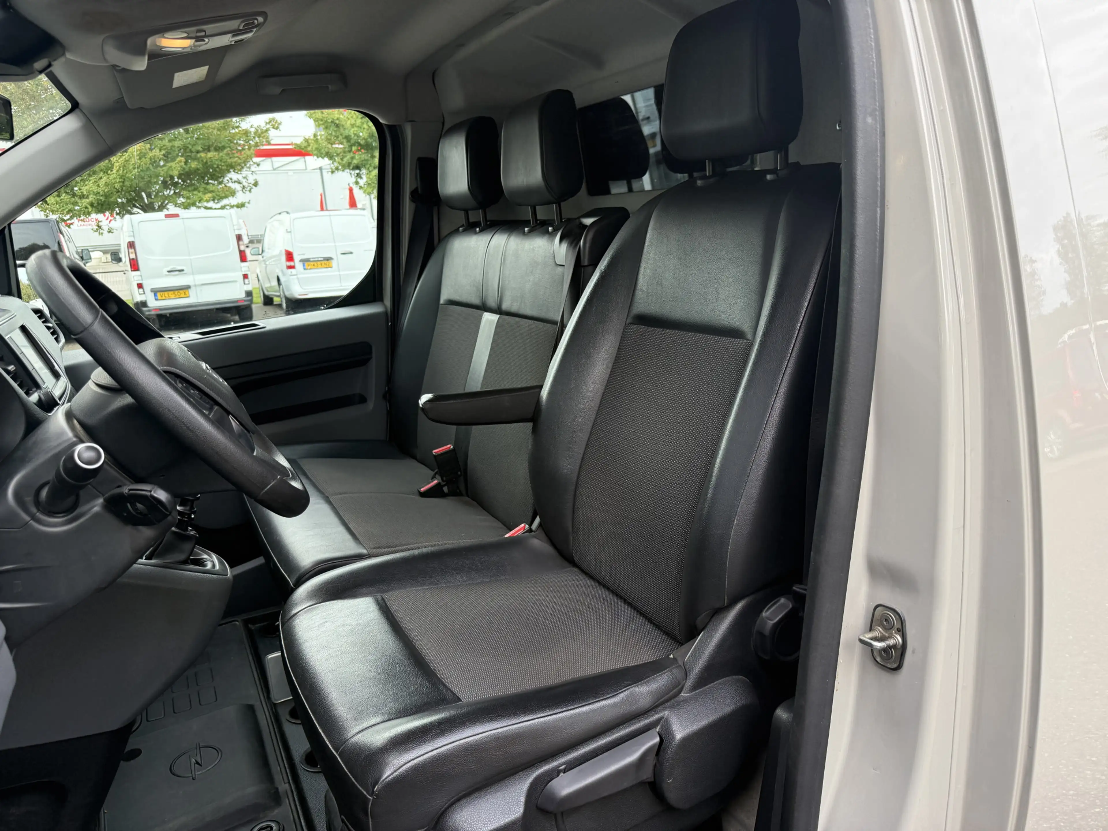 Opel Vivaro 2.0 CDTI L3H1 Edition | Navi | Carplay | Camera | — photo 11