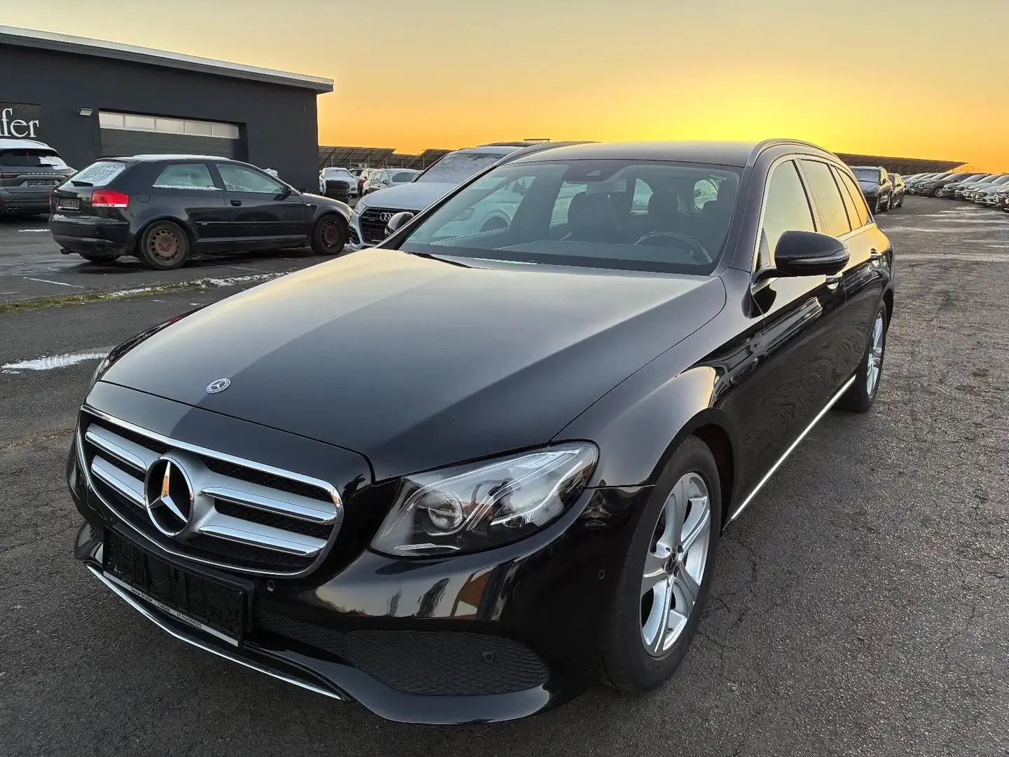 Mercedes-Benz E 200 T Avantgarde Widescreen Multibeam Kamera Schwarz - 1