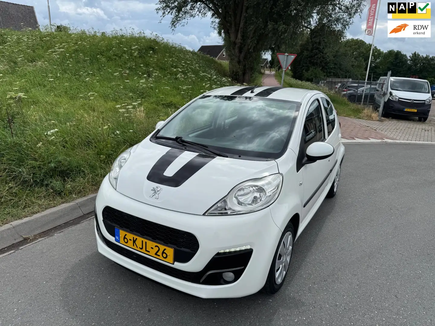 Peugeot 107 1.0 Active 5Drs Airco Wit - 1