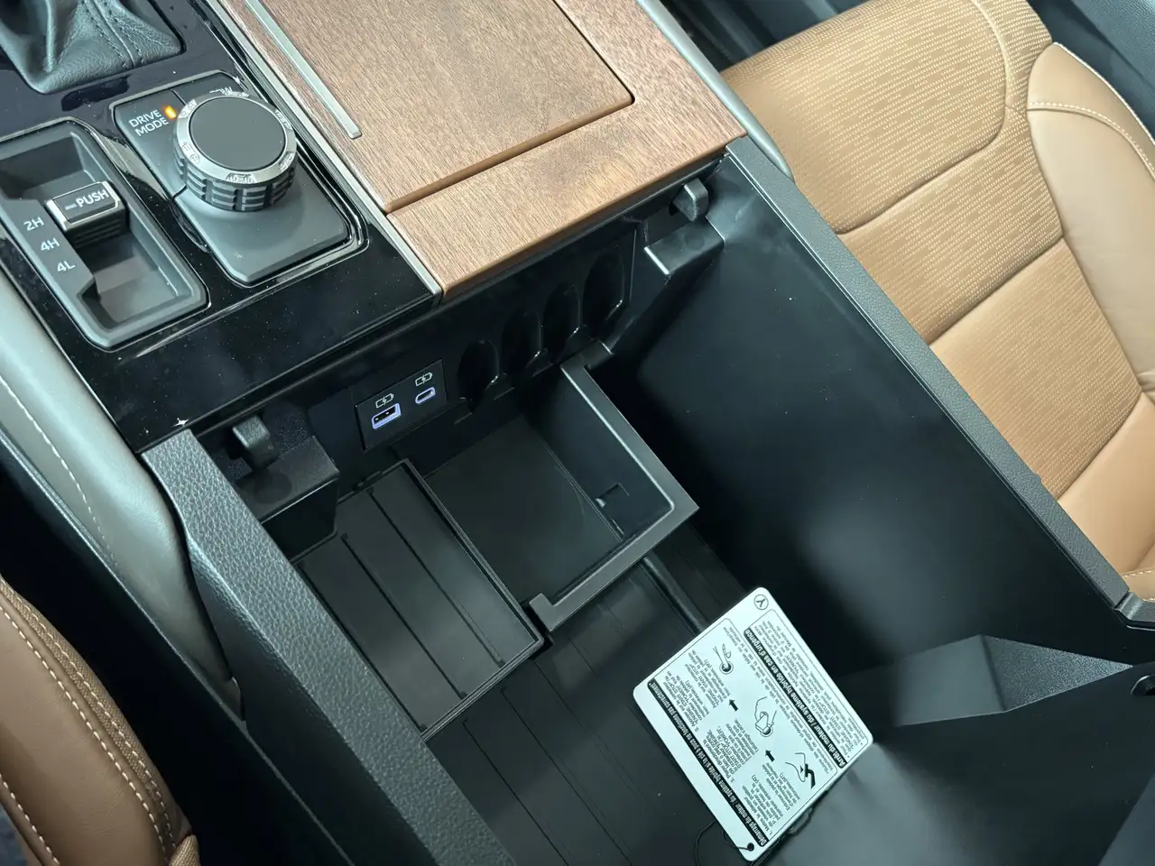 Toyota Tundra снимка Toyota Tundra