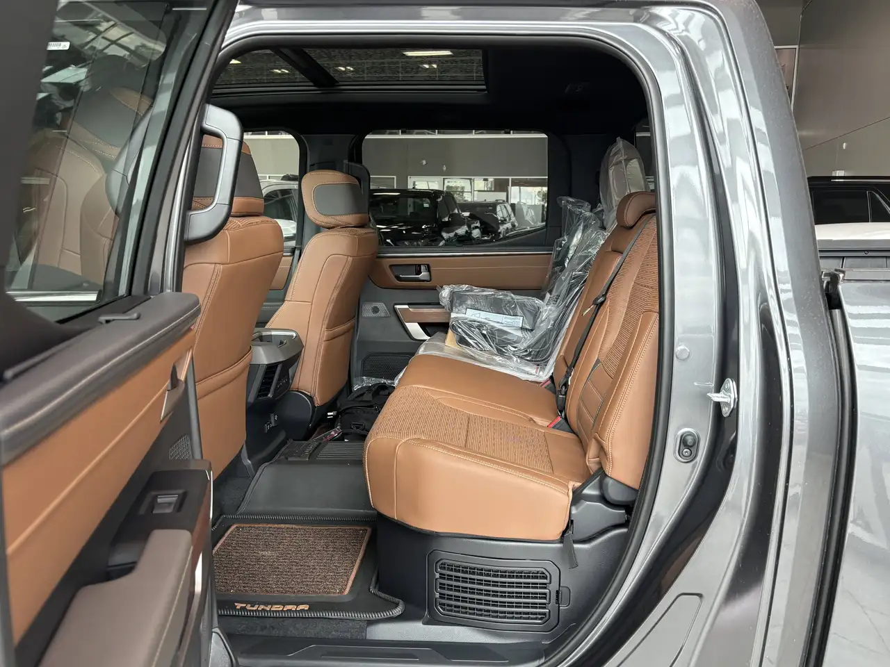Toyota Tundra снимка Toyota Tundra