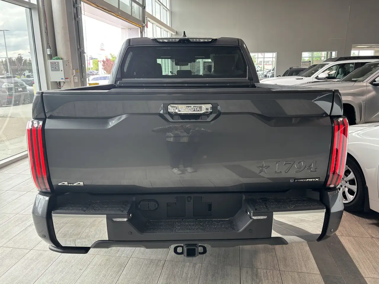 Toyota Tundra снимка Toyota Tundra