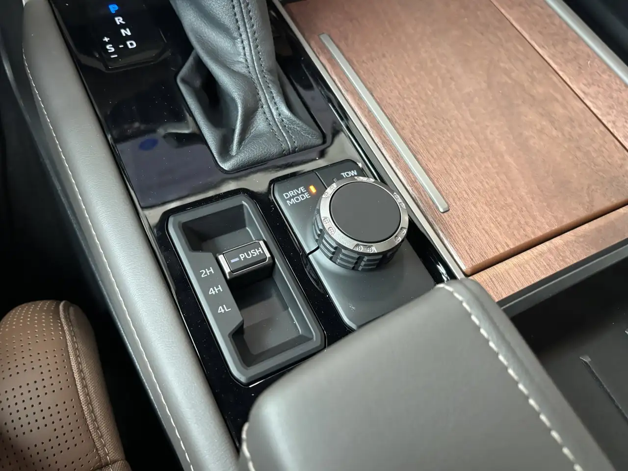 Toyota Tundra снимка Toyota Tundra