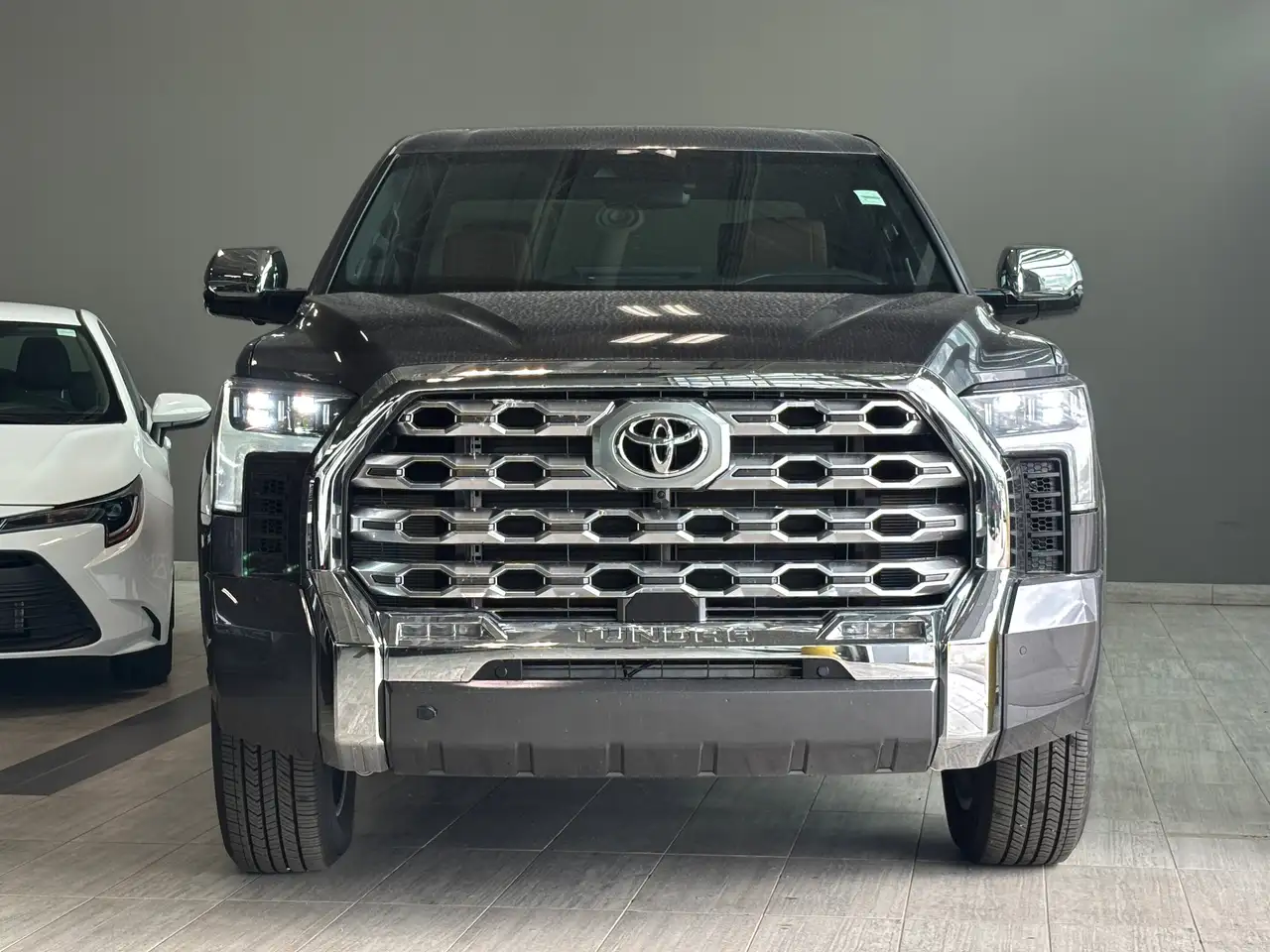 Toyota Tundra снимка Toyota Tundra