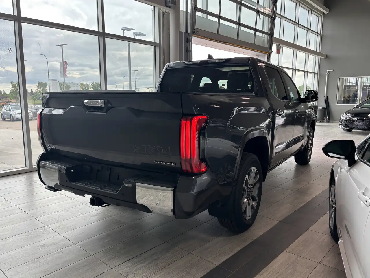 Toyota Tundra снимка Toyota Tundra
