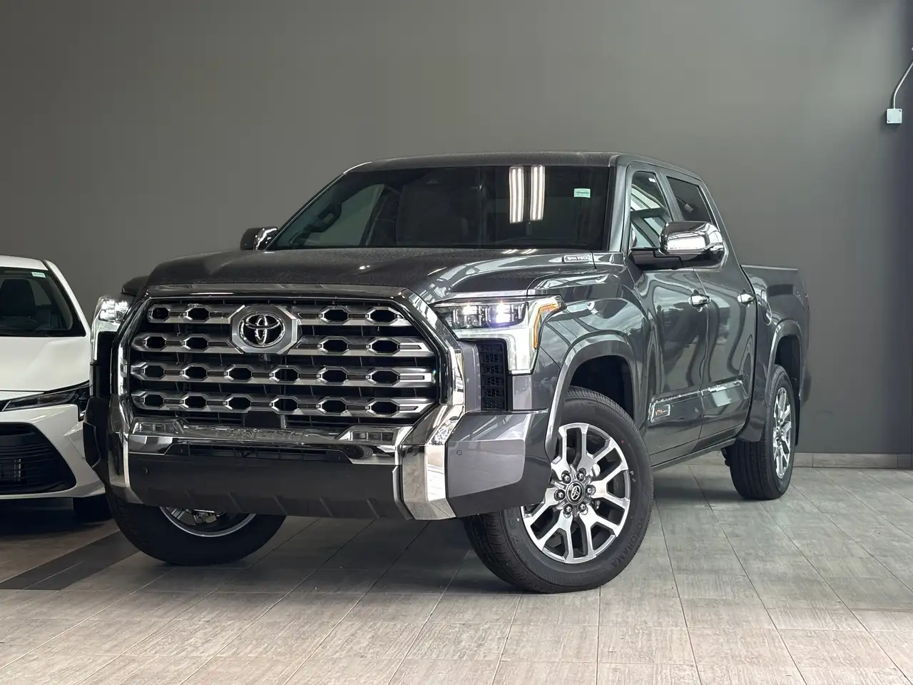 Toyota Tundra снимка Toyota Tundra