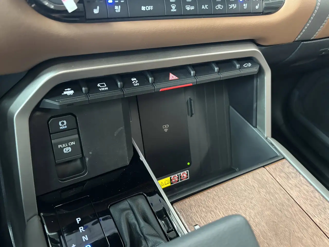 Toyota Tundra снимка Toyota Tundra