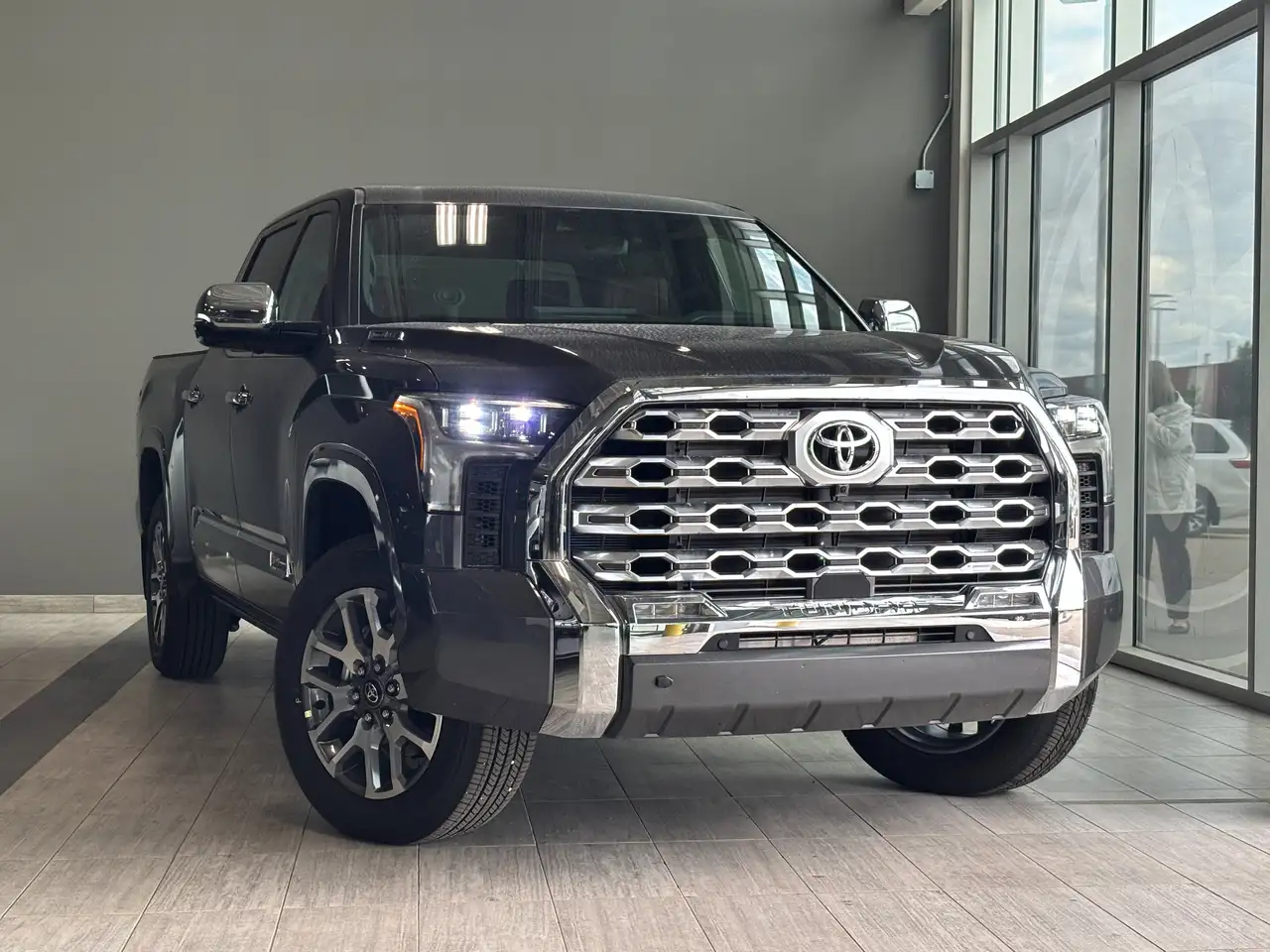 Toyota Tundra снимка Toyota Tundra