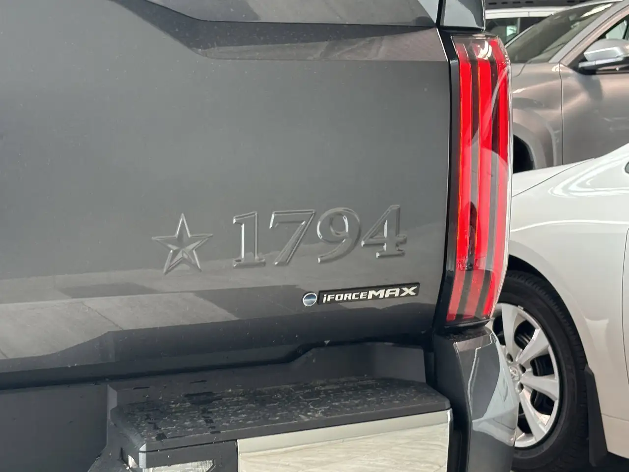 Toyota Tundra снимка Toyota Tundra