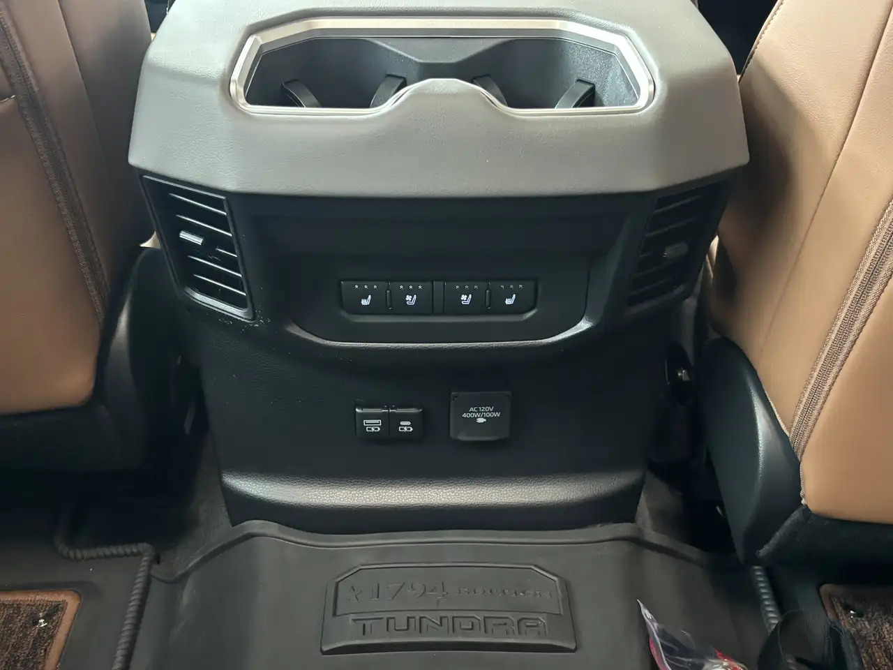 Toyota Tundra снимка Toyota Tundra