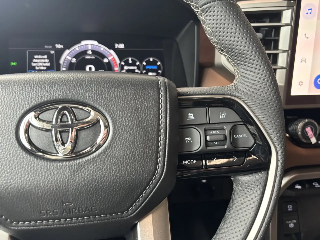 Toyota Tundra снимка Toyota Tundra