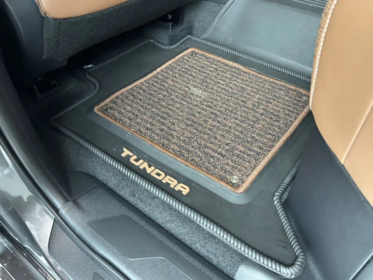 Toyota Tundra снимка Toyota Tundra