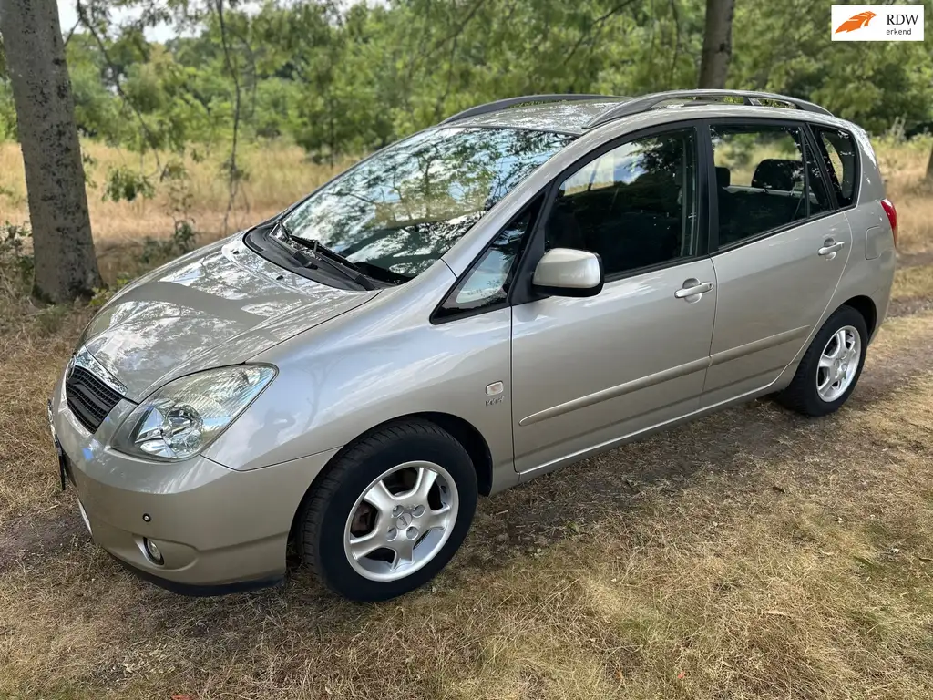 Toyota Corolla Verso 2003 из Европы — купить под ключ