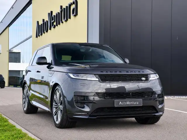 Land Rover Range Rover Sport view 3