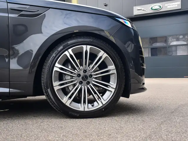 Land Rover Range Rover Sport view 13