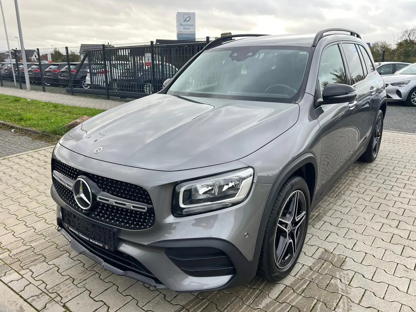 Mercedes-Benz GLB 250 AMG Line 4Matic Aut. Navi+Kamera+Ahk+Shz Szürke - 2