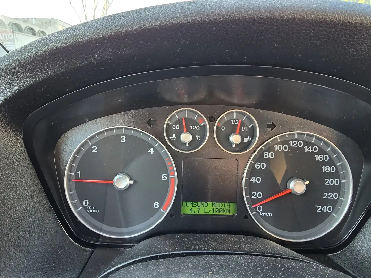 Ford Focus CC Titanium 2.0 TDCi DPF Silber - 1