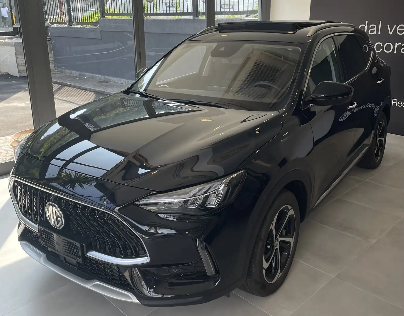 MG HS HS 1.5T-GDI Luxury Schwarz - 1