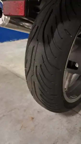 Yamaha FJR 1300 - foto 8