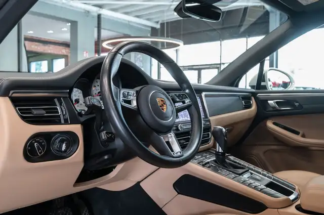 Porsche Macan view 14