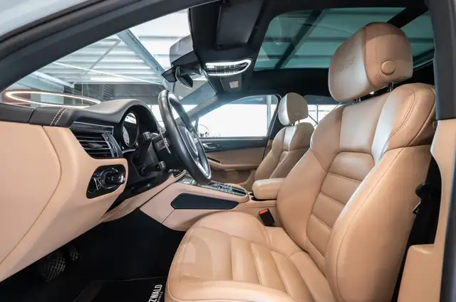 Porsche Macan view 15