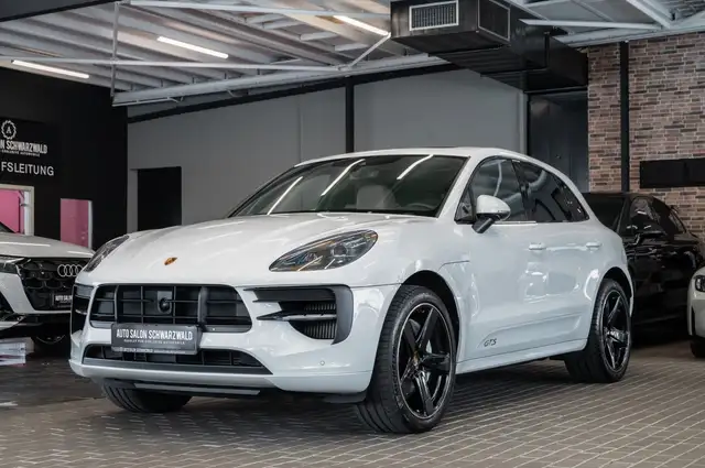 Porsche Macan view 2