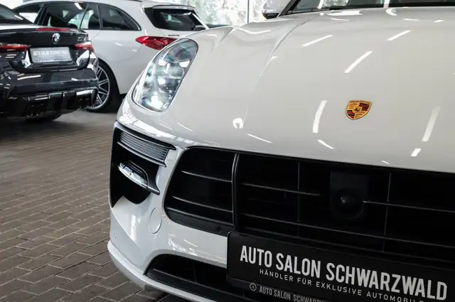Porsche Macan view 13