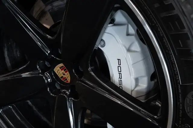 Porsche Macan view 11