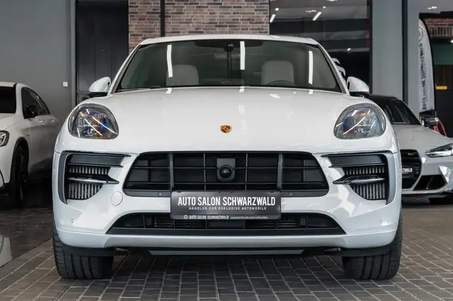 Porsche Macan view 5