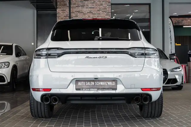 Porsche Macan view 9